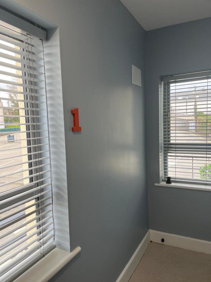 2 Bedroom Apartment Central Town Location 에니스코티 외부 사진