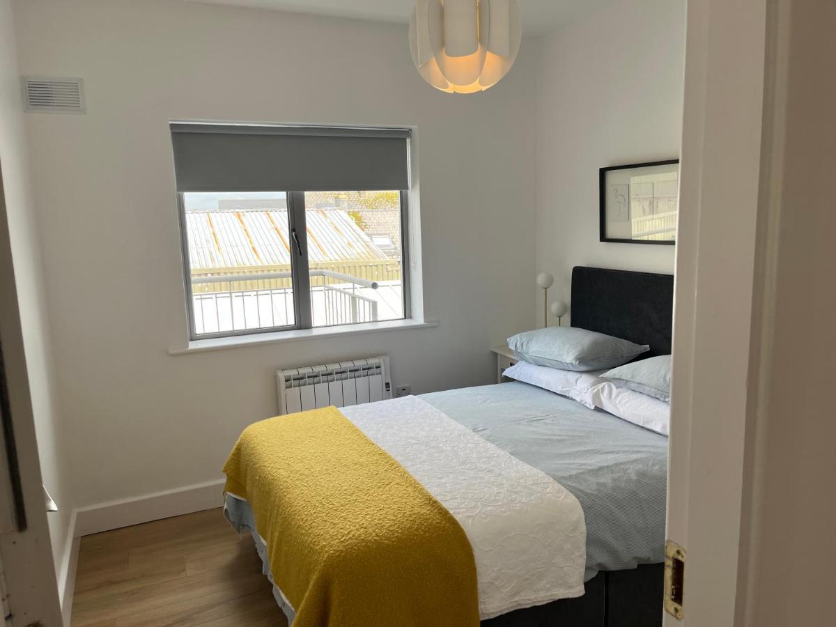 2 Bedroom Apartment Central Town Location 에니스코티 외부 사진