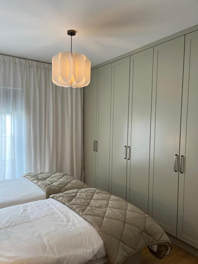 2 Bedroom Apartment Central Town Location 에니스코티 외부 사진