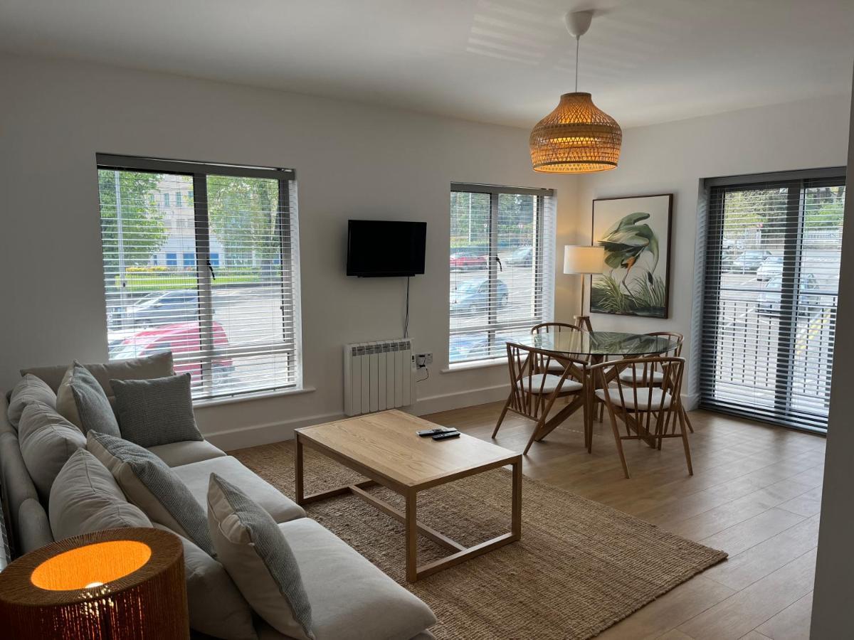 2 Bedroom Apartment Central Town Location 에니스코티 외부 사진
