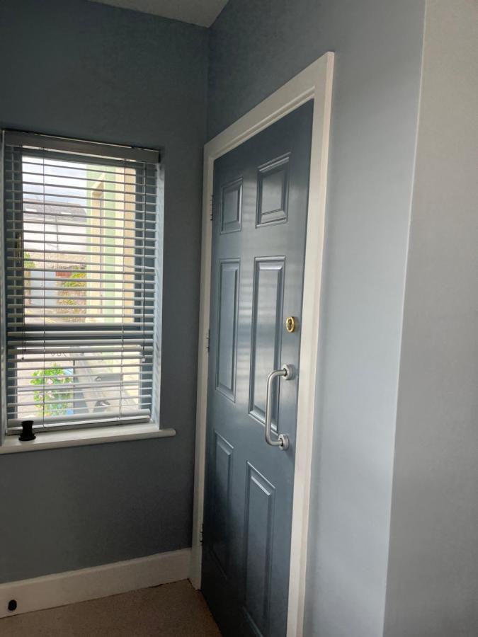 2 Bedroom Apartment Central Town Location 에니스코티 외부 사진